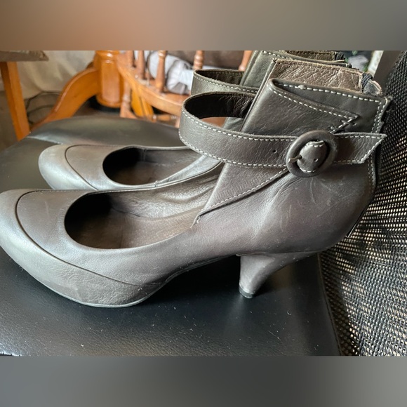 Handcrafted build in platform size 39 European leather grey shoes - Picture 5 of 8